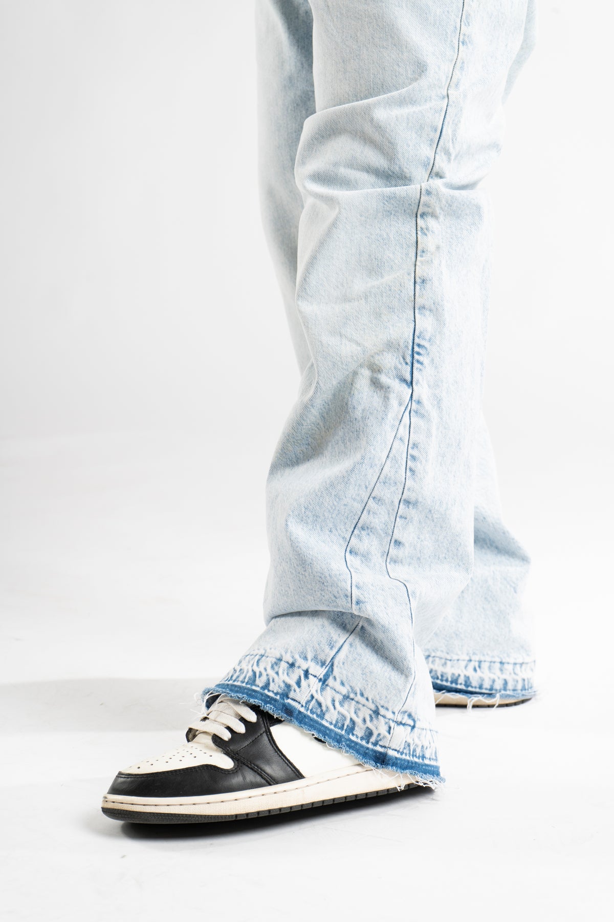BLUE FLARED JEANS