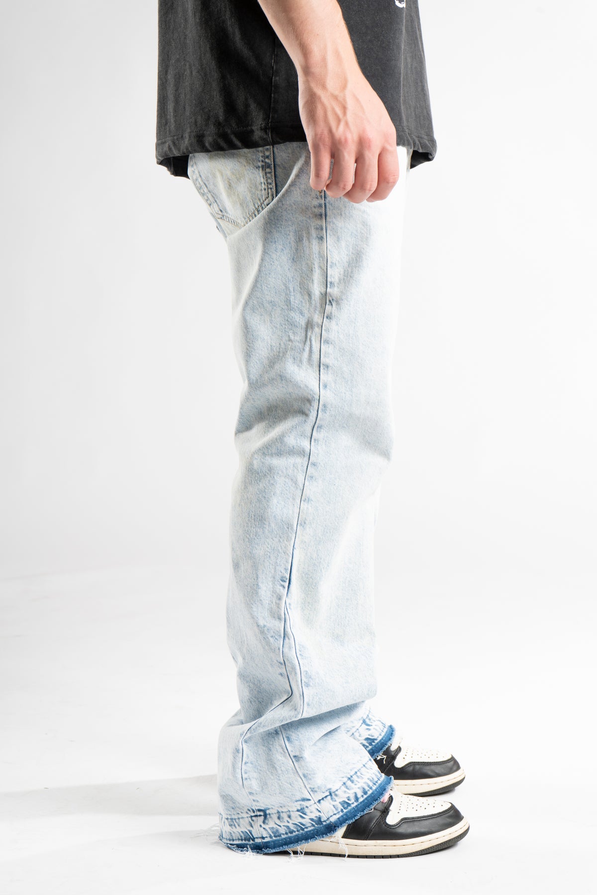 BLUE FLARED JEANS