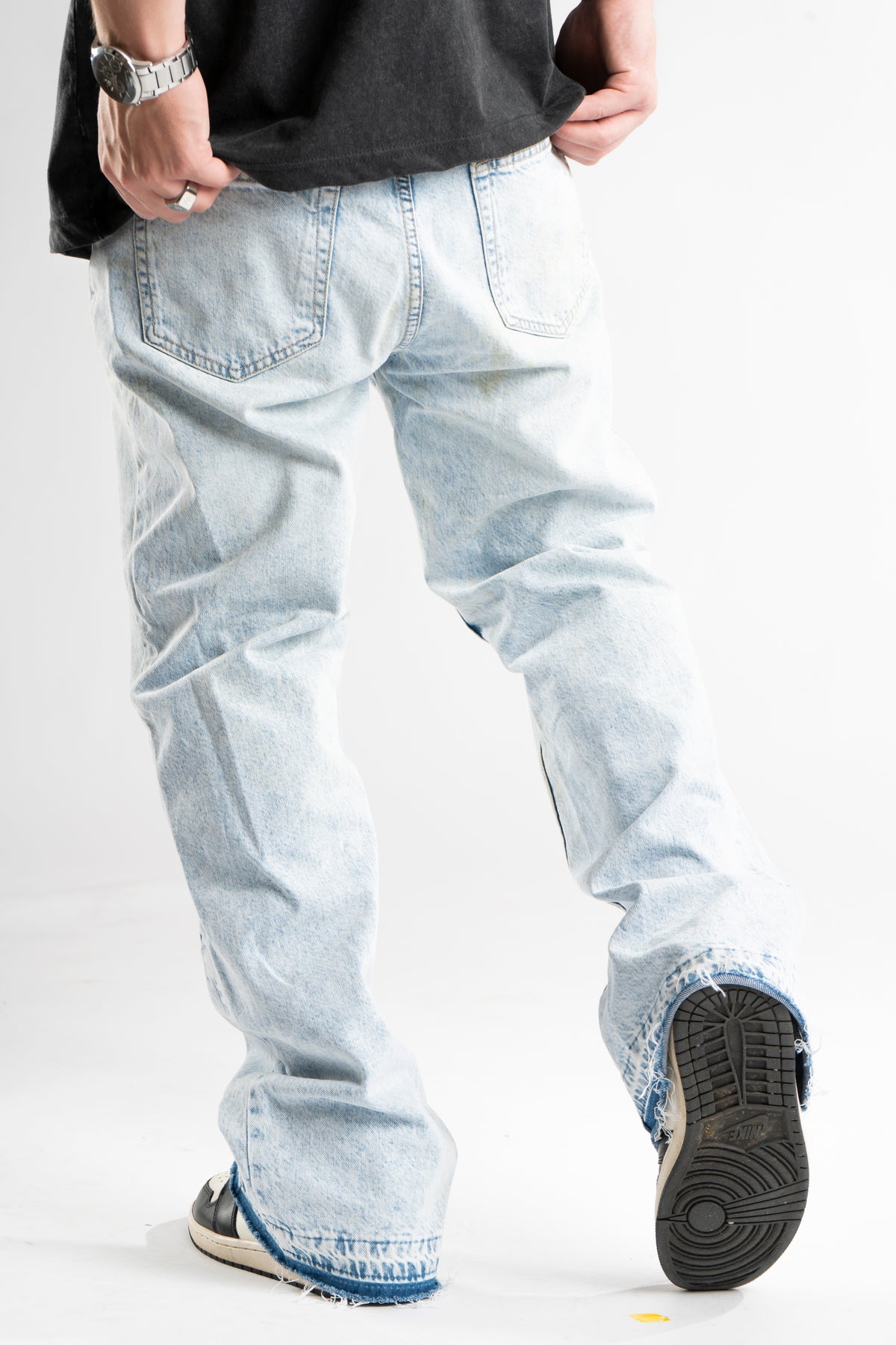 BLUE FLARED JEANS