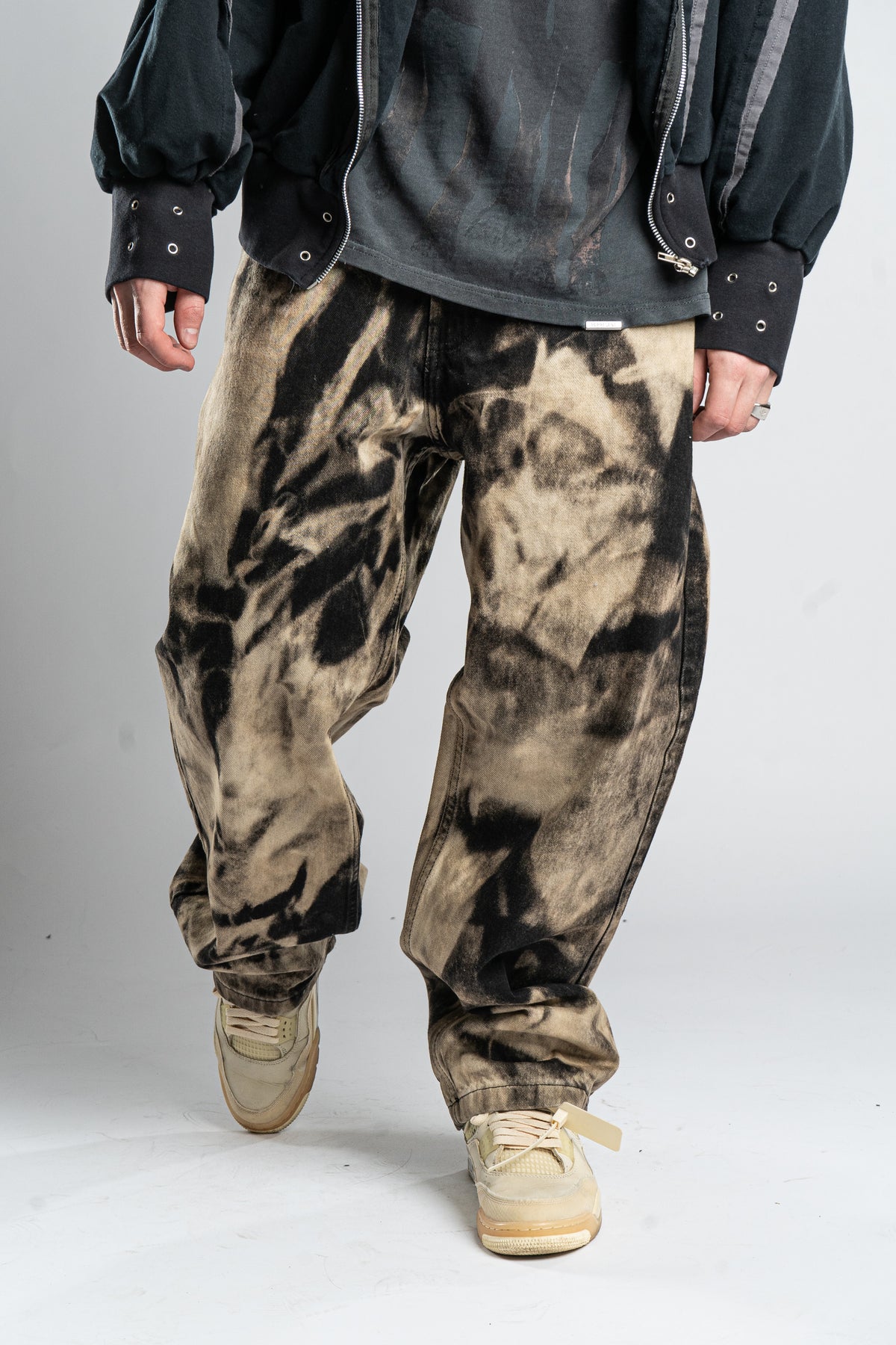 BAGGY BLEACHED BLACK JEANS
