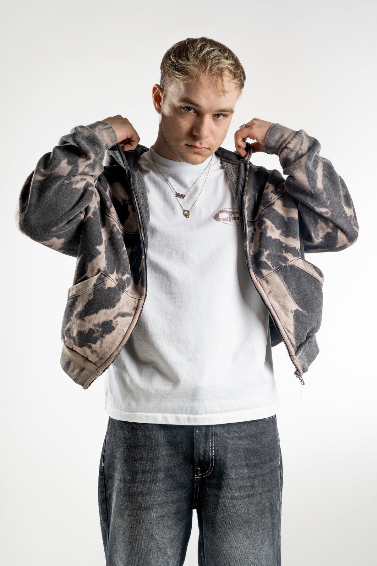 BLEACHED BLACK ZIPPER HOODIE