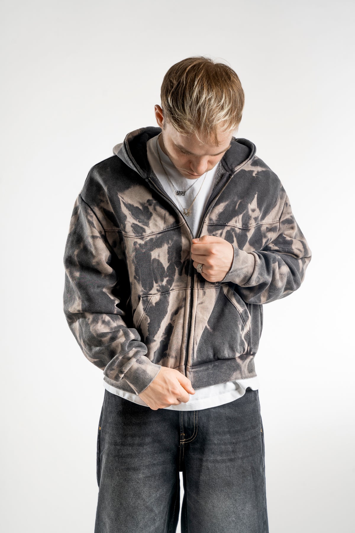 BLEACHED BLACK ZIPPER HOODIE