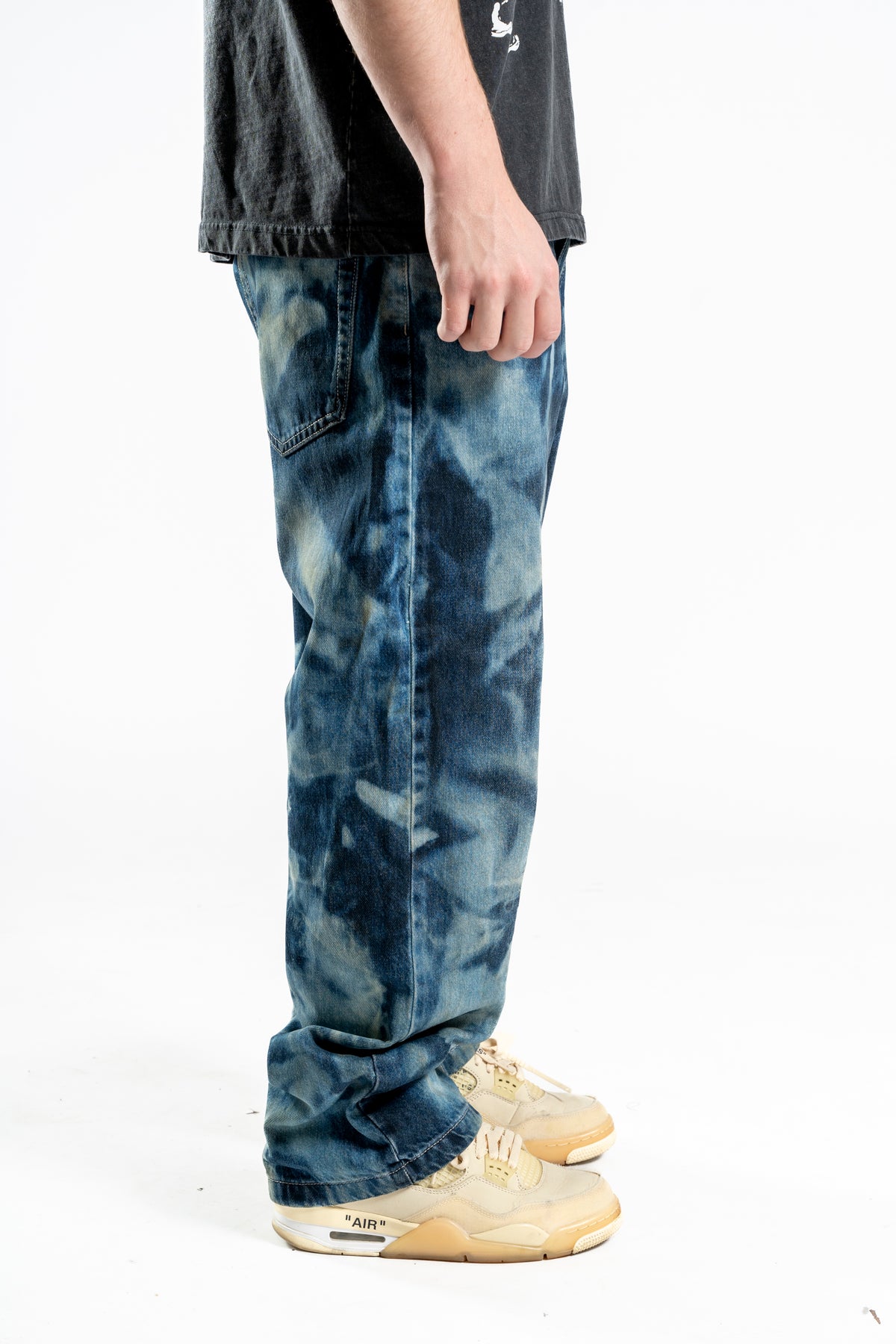 BAGGY BLEACHED BLUE JEANS 1