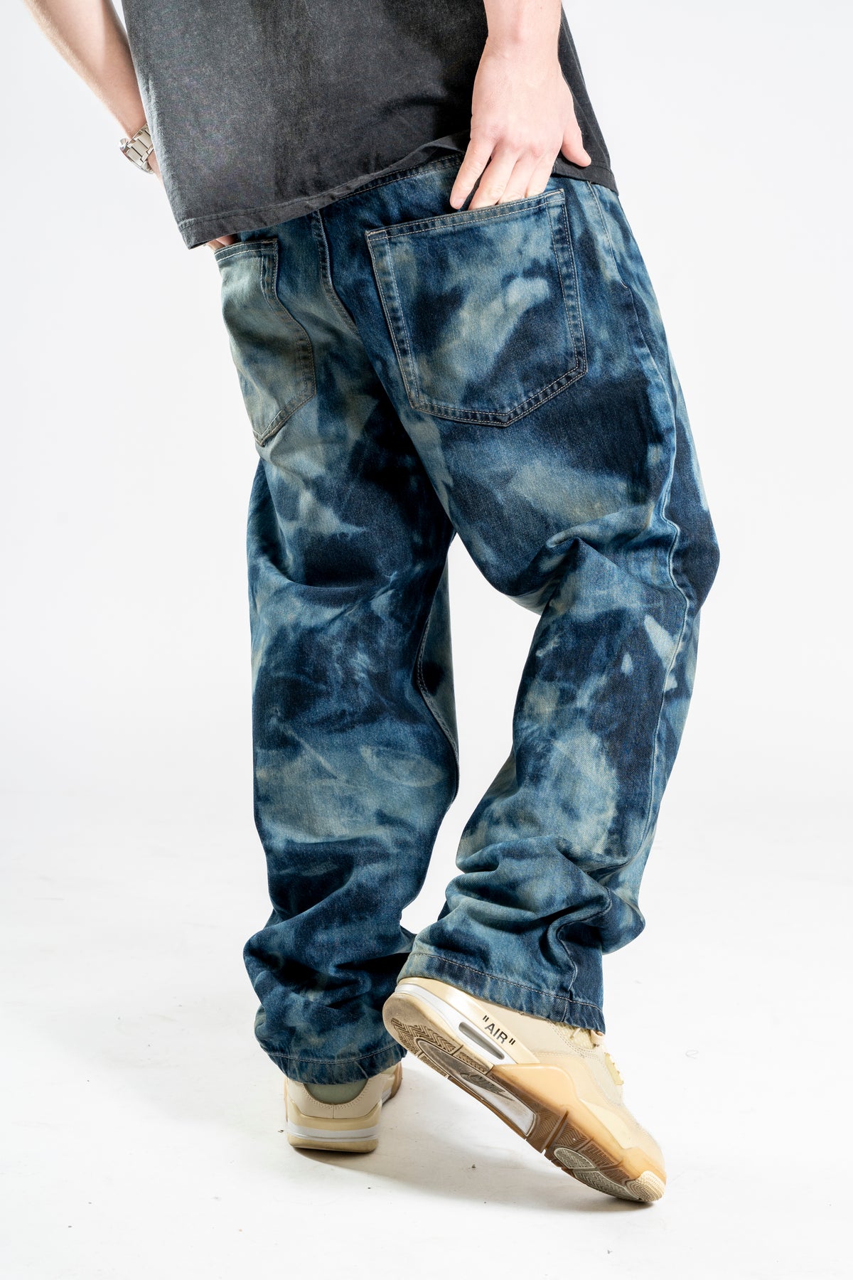 BAGGY BLEACHED BLUE JEANS 1