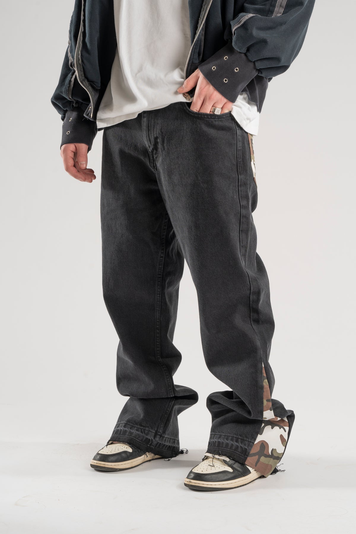 FLARED CAMO JEANS