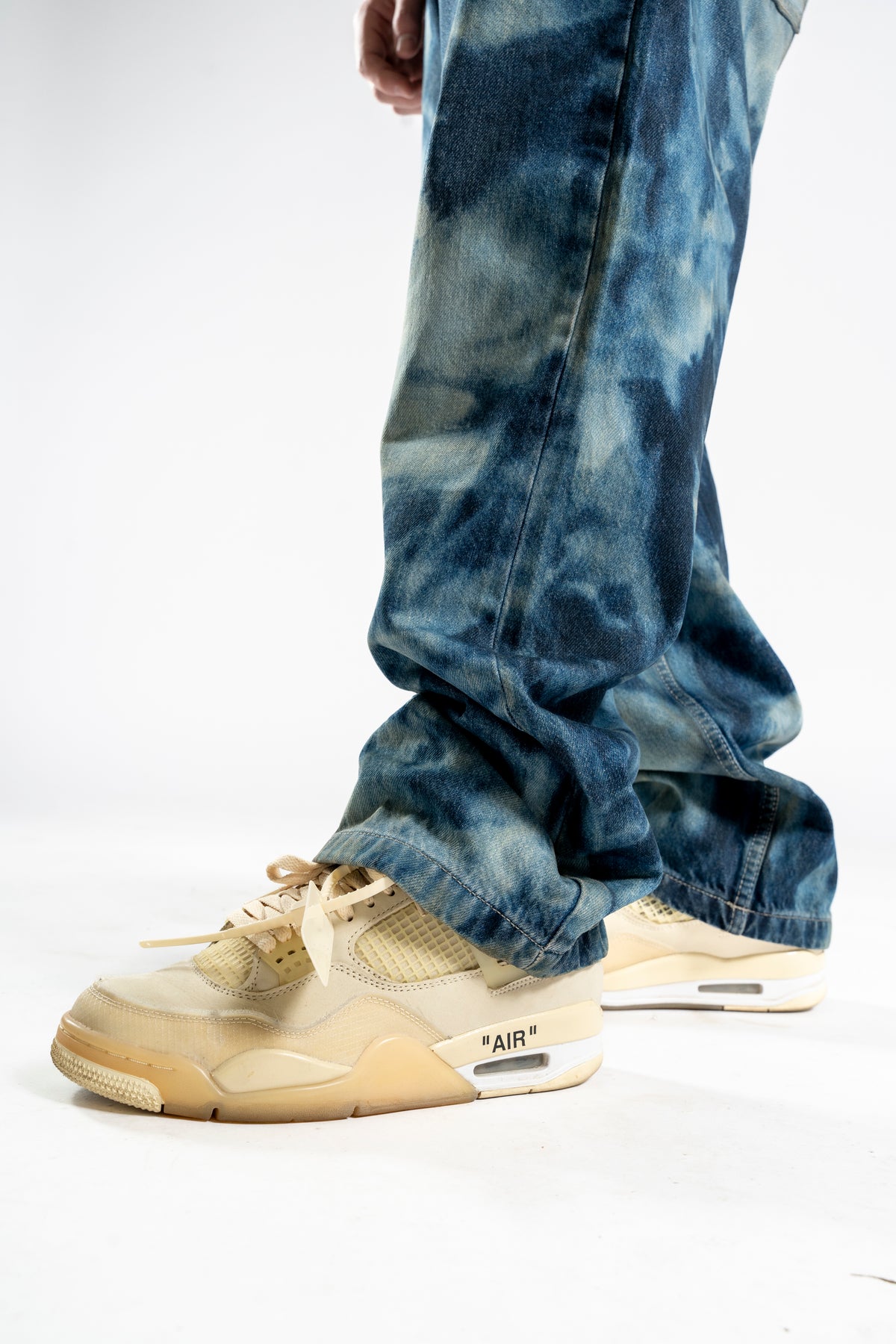 BAGGY BLEACHED BLUE JEANS 1