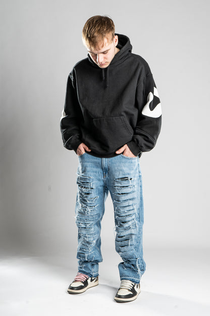 DISTRESSED BLUE JEANS