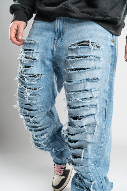 DISTRESSED BLUE JEANS
