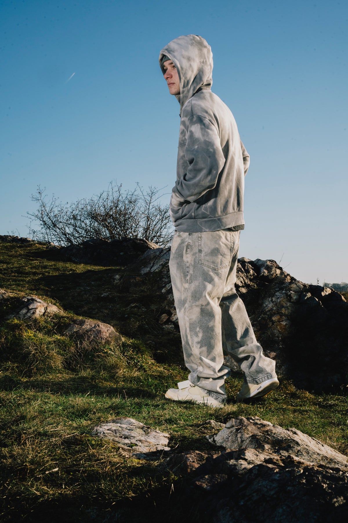 BAGGY BLEACHED GREY JEANS