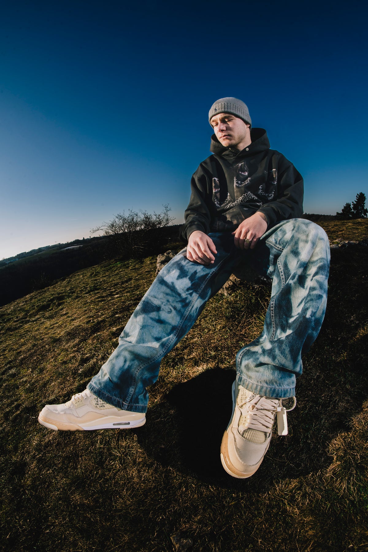 BAGGY BLEACHED BLUE JEANS 1