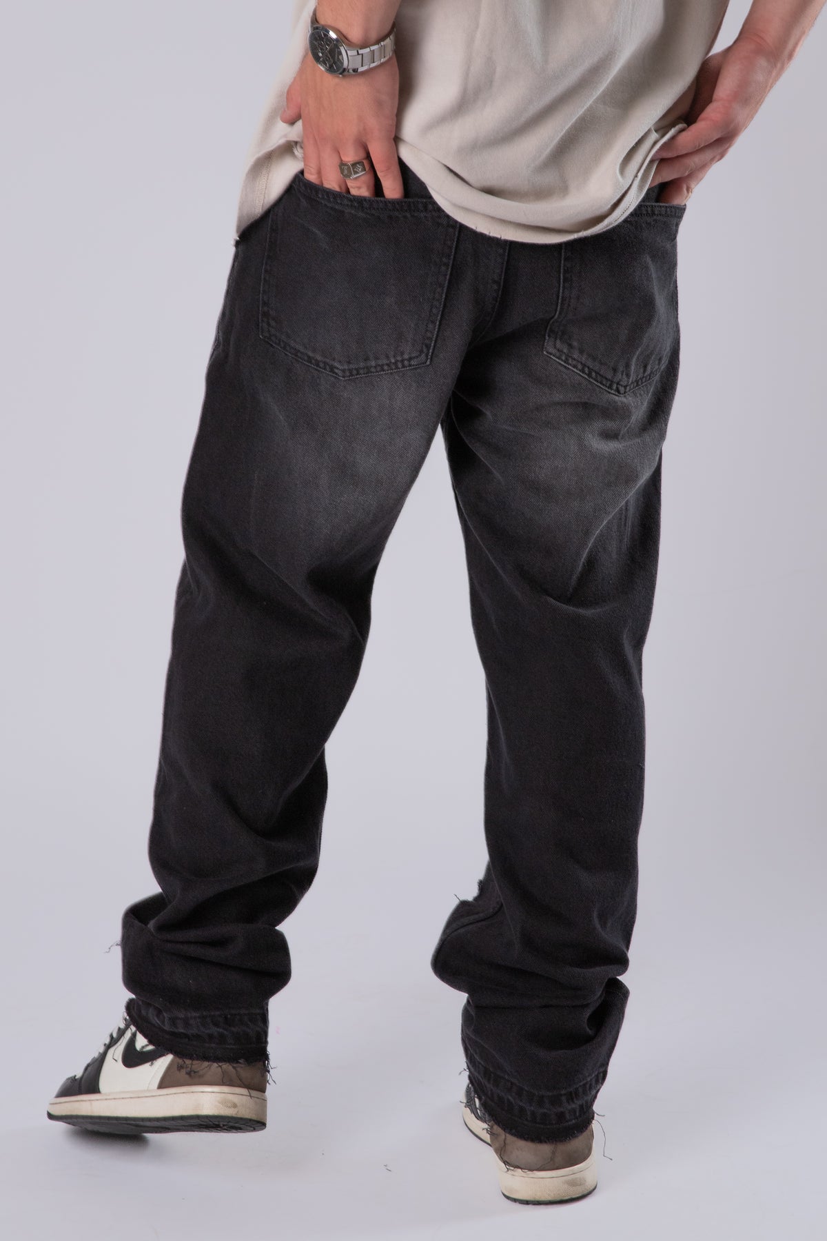 DISTRESSED TRIBAL JEANS